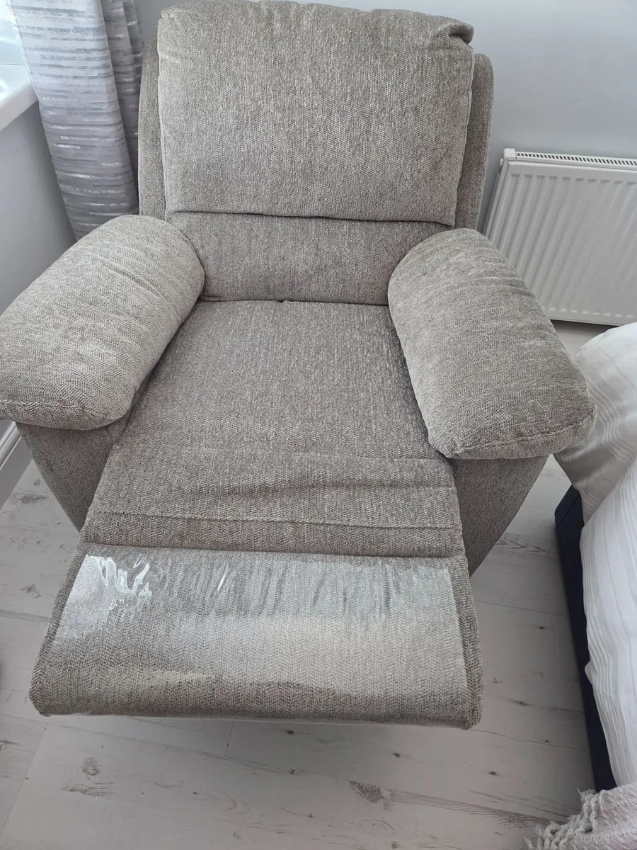 Recliner Chair - Image 2