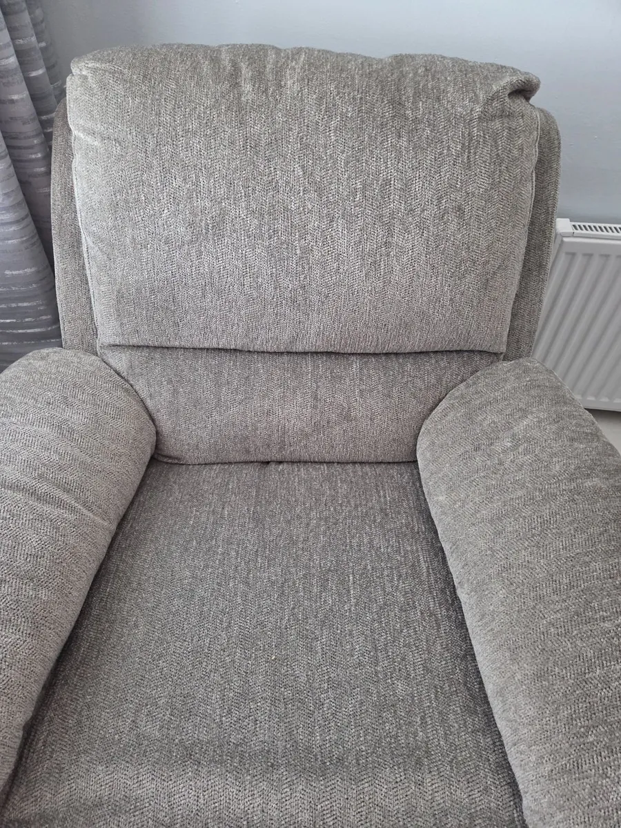 Recliner Chair - Image 3