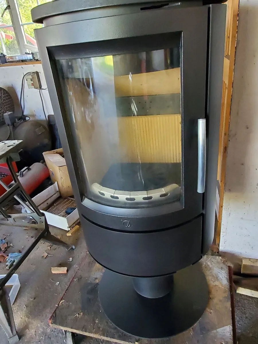 Verde Aura 5kw pedestal solid fuel stove - Image 4