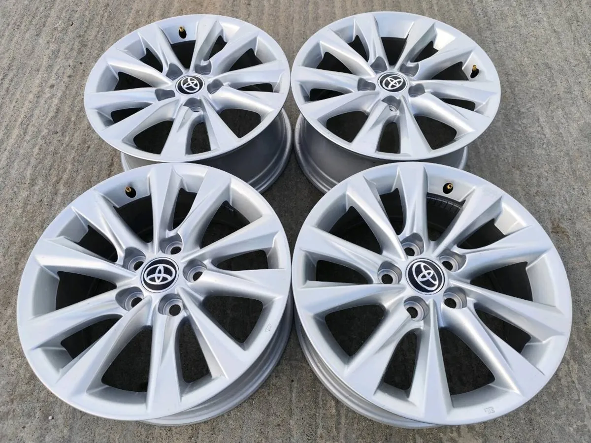 Toyota alloy wheels - Image 1