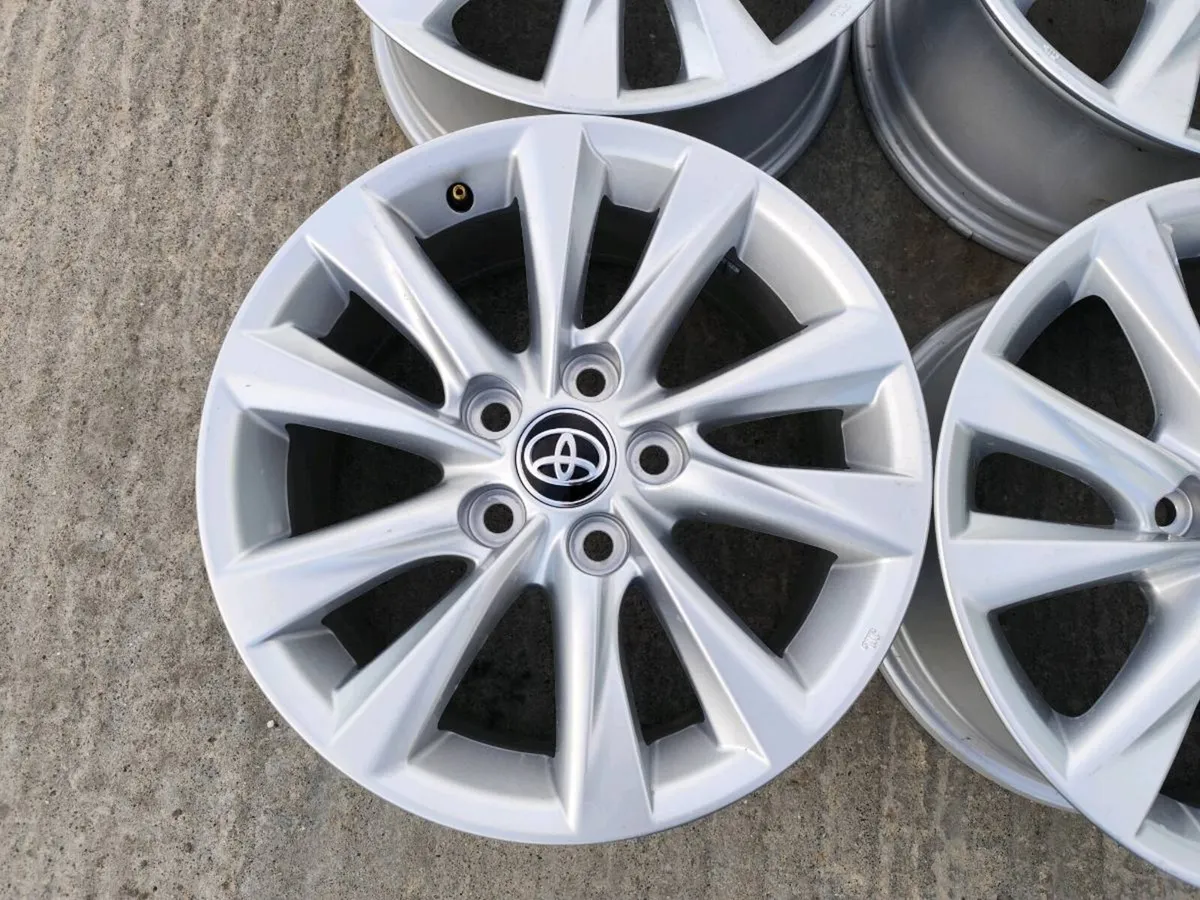 Toyota alloy wheels - Image 2