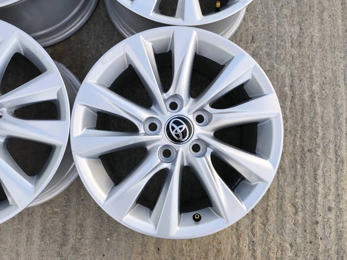 Toyota alloy wheels - Image 4