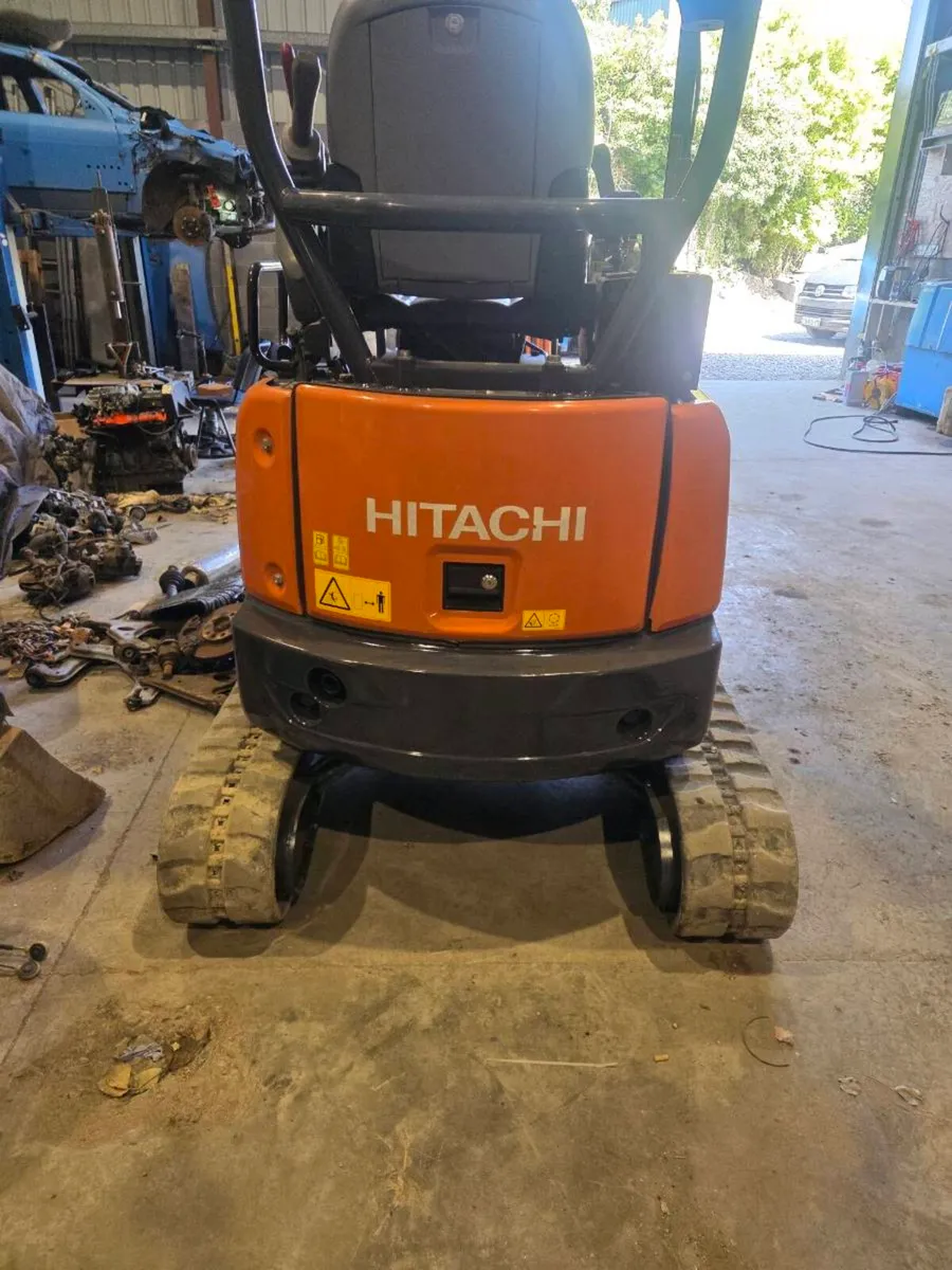 Hitachi mini digger - Image 3