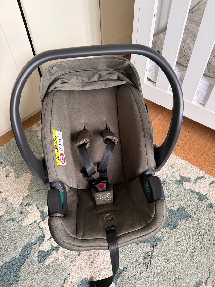 Egg 2 Car Seat & Base from Newborn to 15 months - Image 3