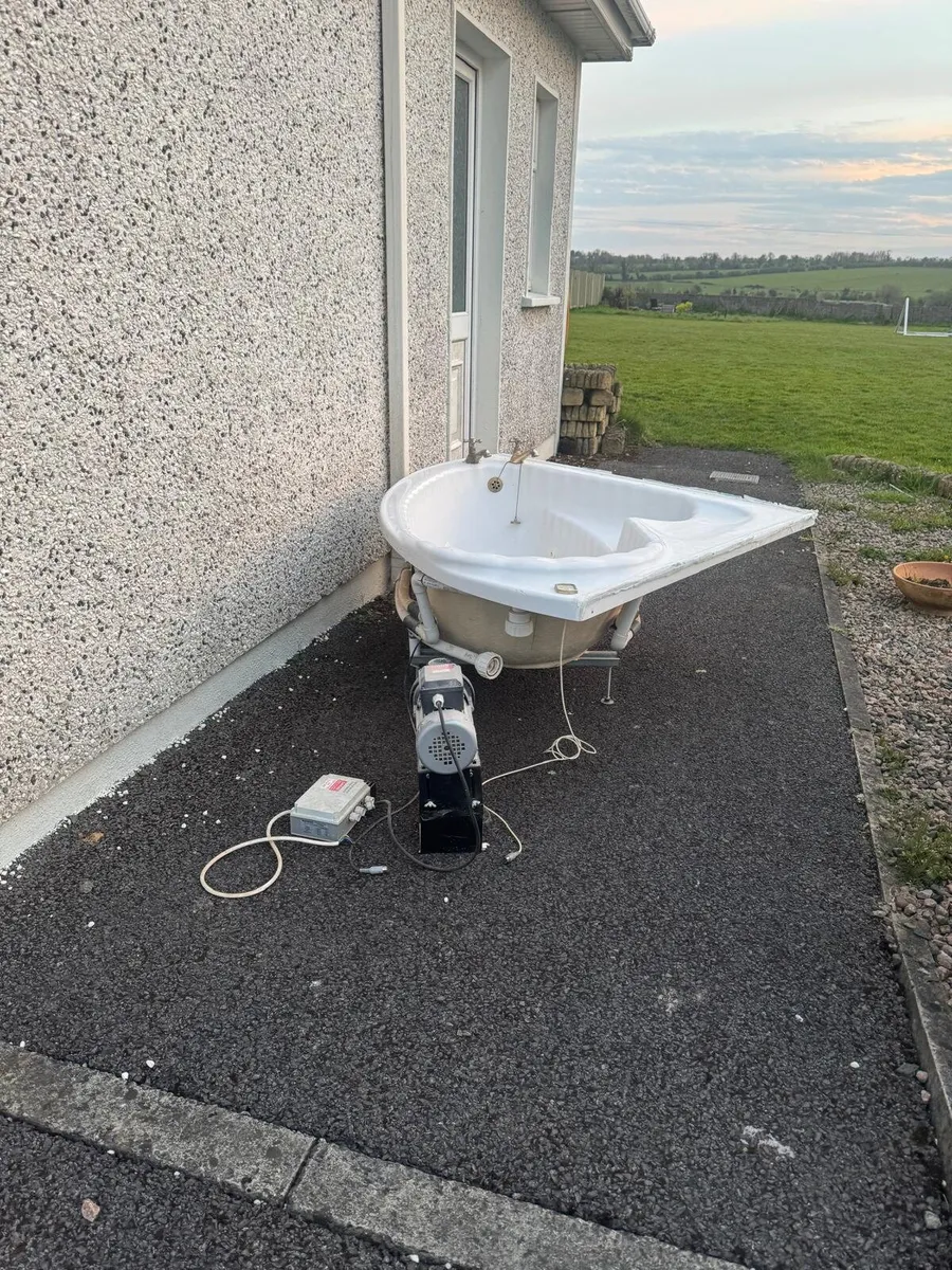 Jacuzzi Bath - Image 2