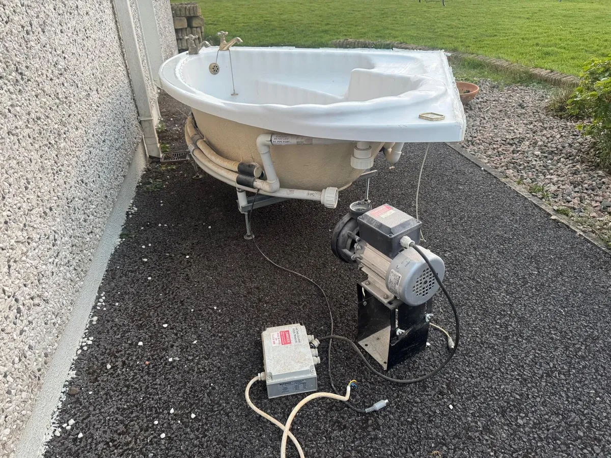 Jacuzzi Bath - Image 3