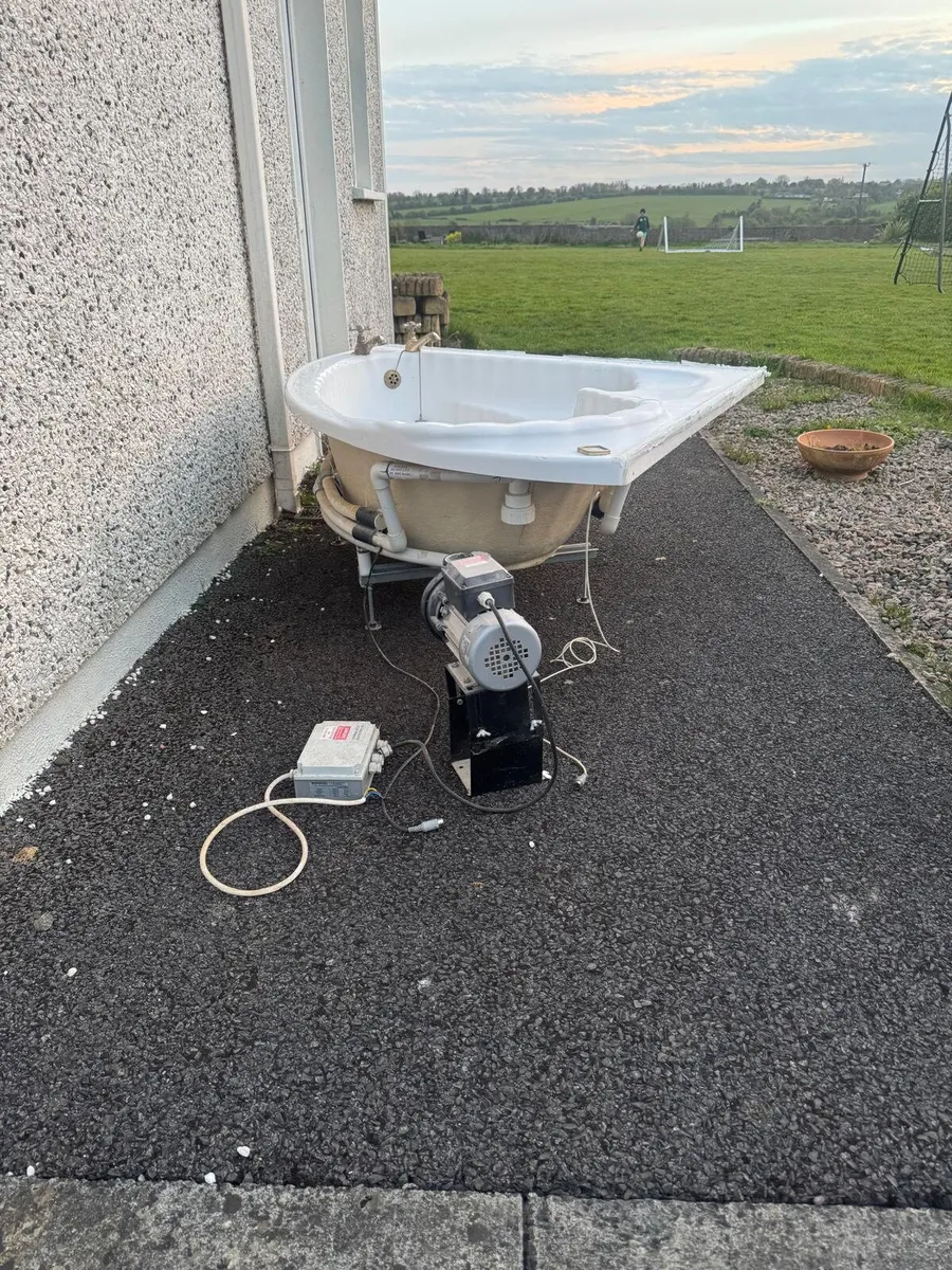 Jacuzzi Bath - Image 4