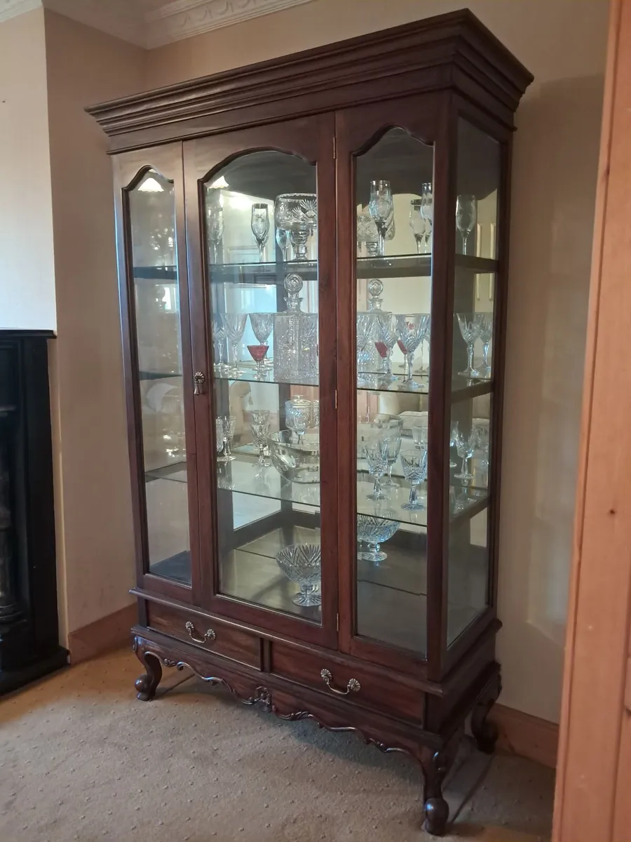 Display Cabinet - Image 1