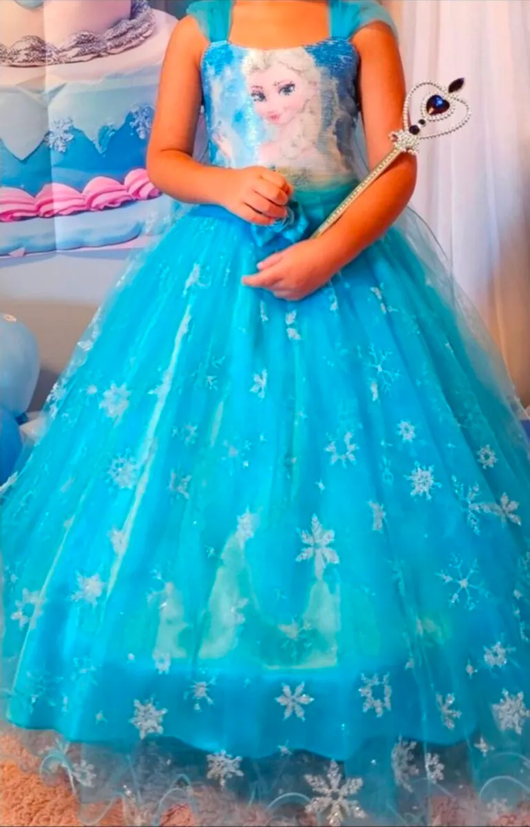 Princesses frozen elsa dress And back drop backgro - Image 3