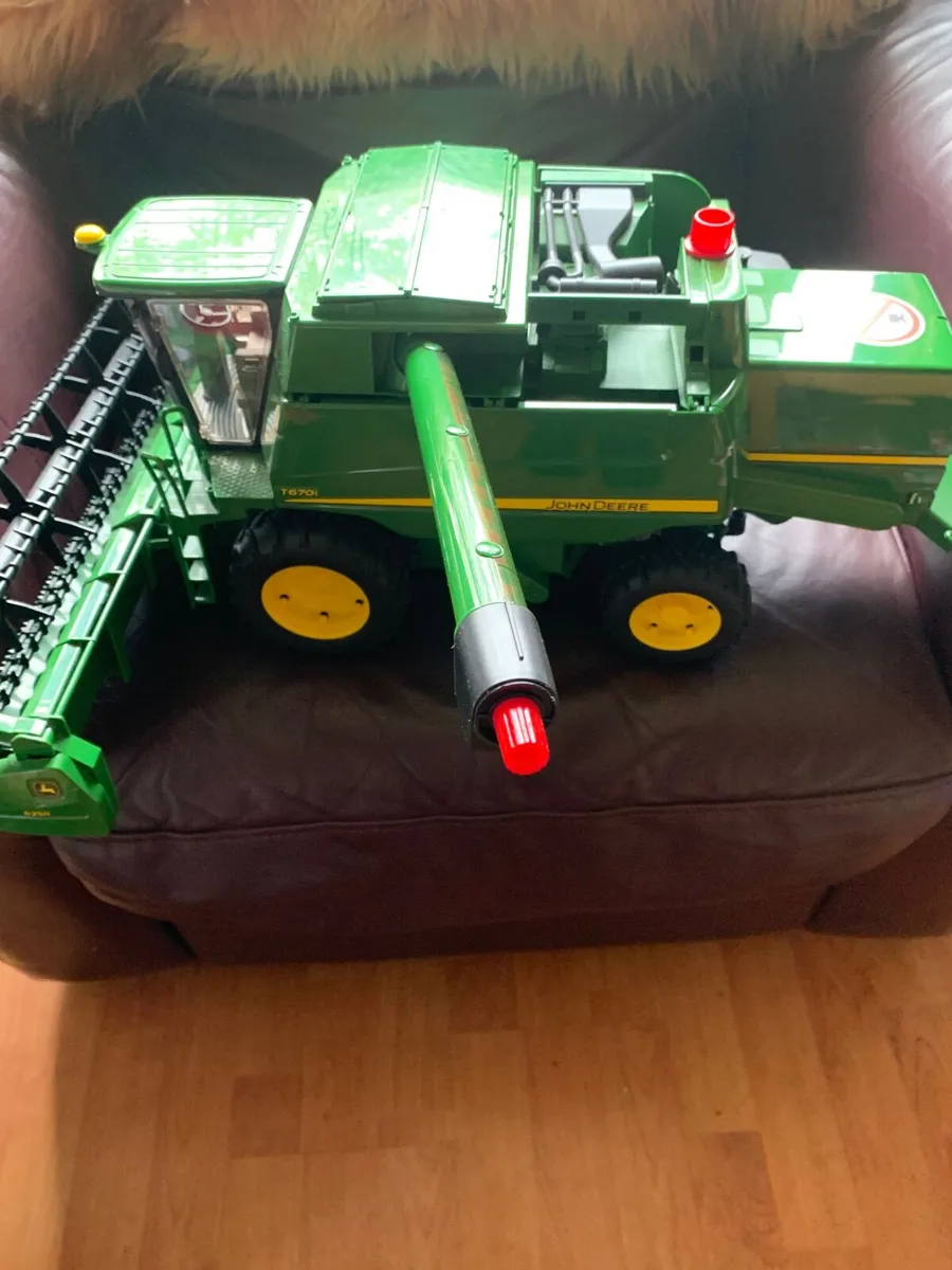 Child’s John deere combine harvester - Image 1