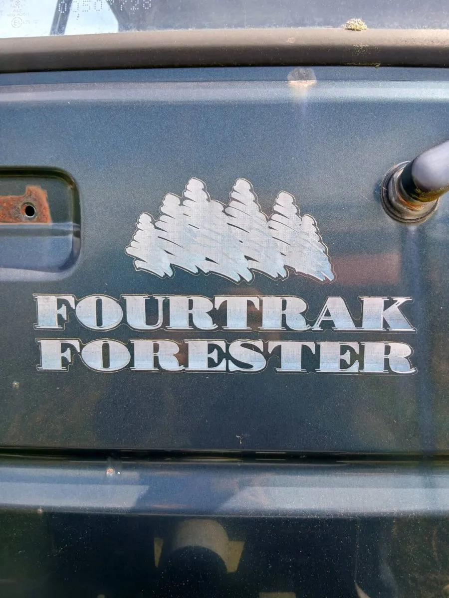 6 daihatsu fourtraks for breaking - Image 3