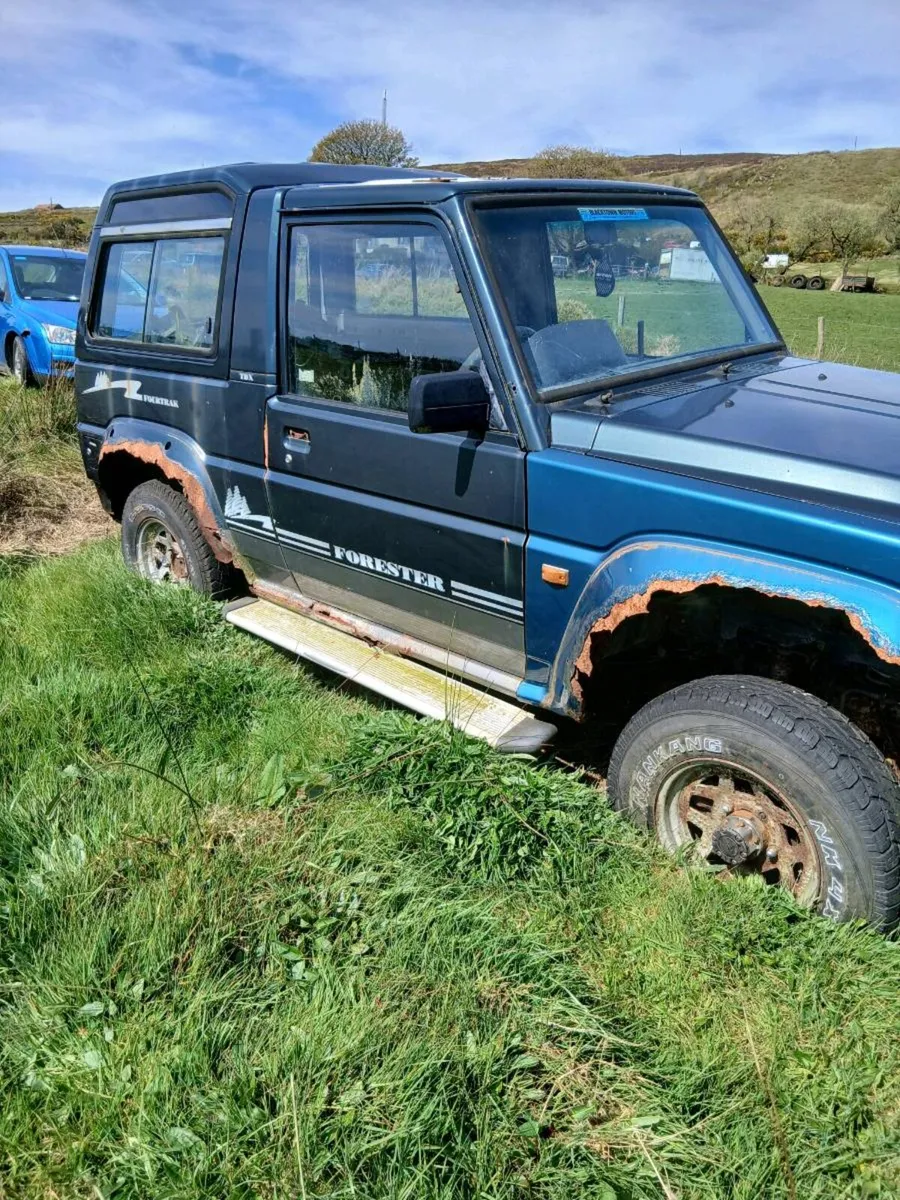 6 daihatsu fourtraks for breaking - Image 2
