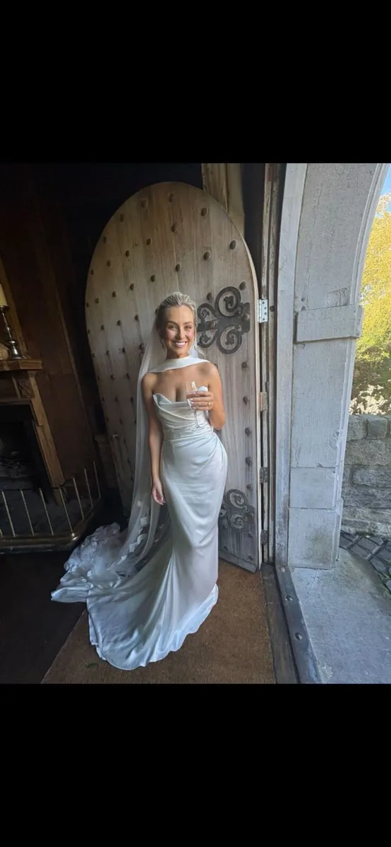 Wedding dress - Image 1