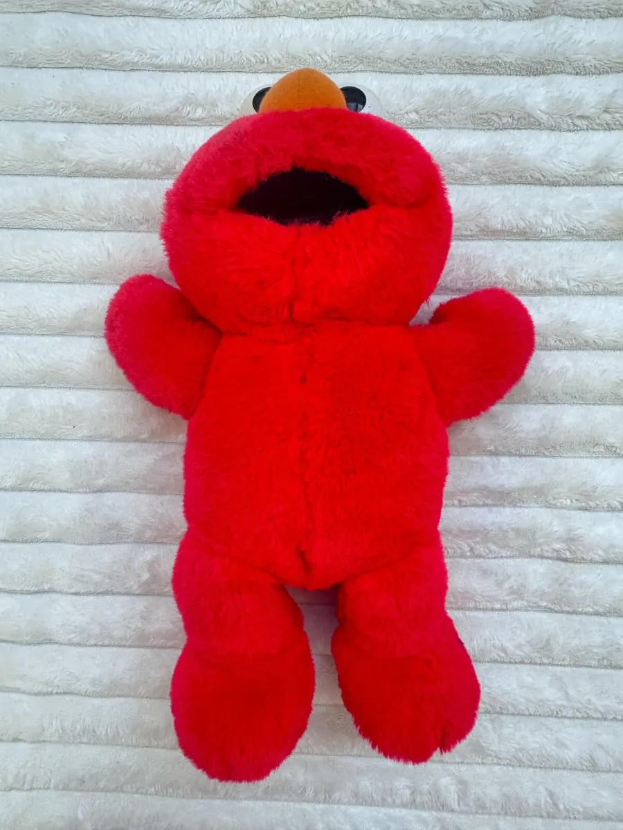 Sesame Street Tickle Me Elmo Surprise Talking Plus - Image 2