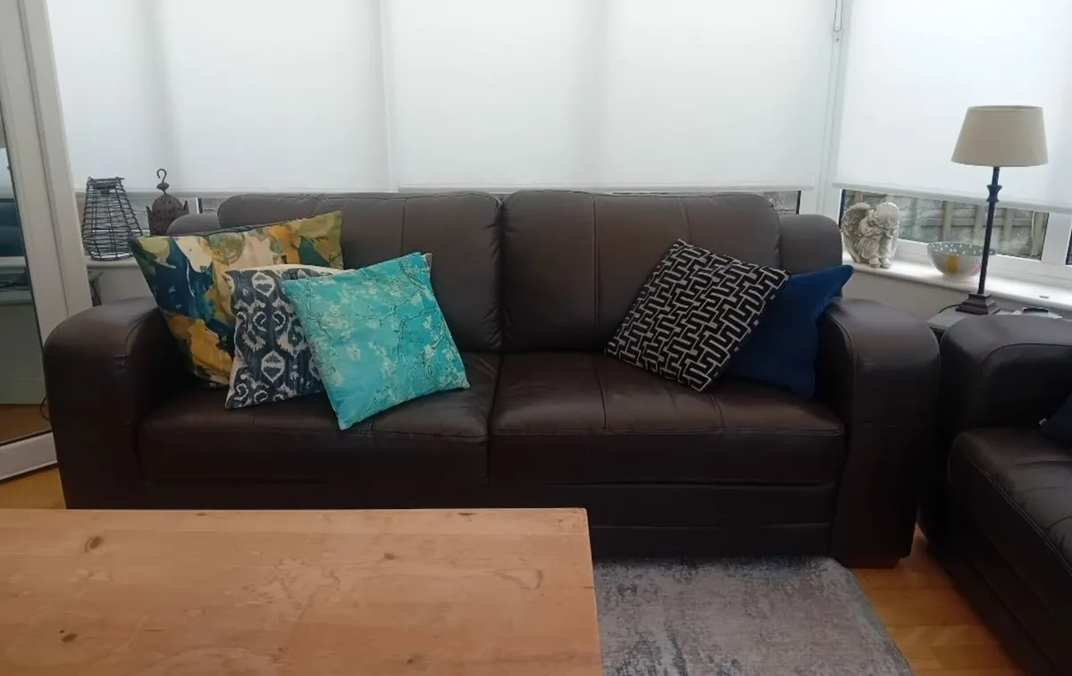 3 seater leather sofa - Image 4