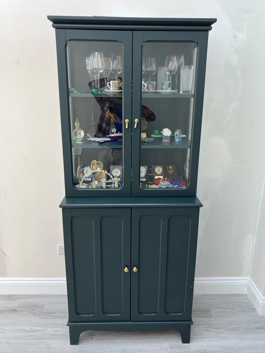 Cabinet with glass doors - Image 1