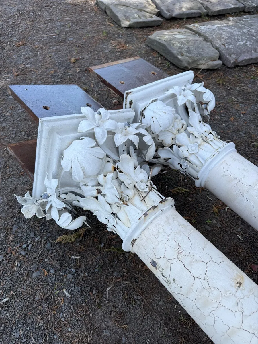 Pair of reclaimed cast iron uprights - Image 1