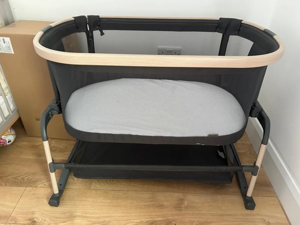 Maxi-Cosi Iora Air Bedside Crib - Image 1