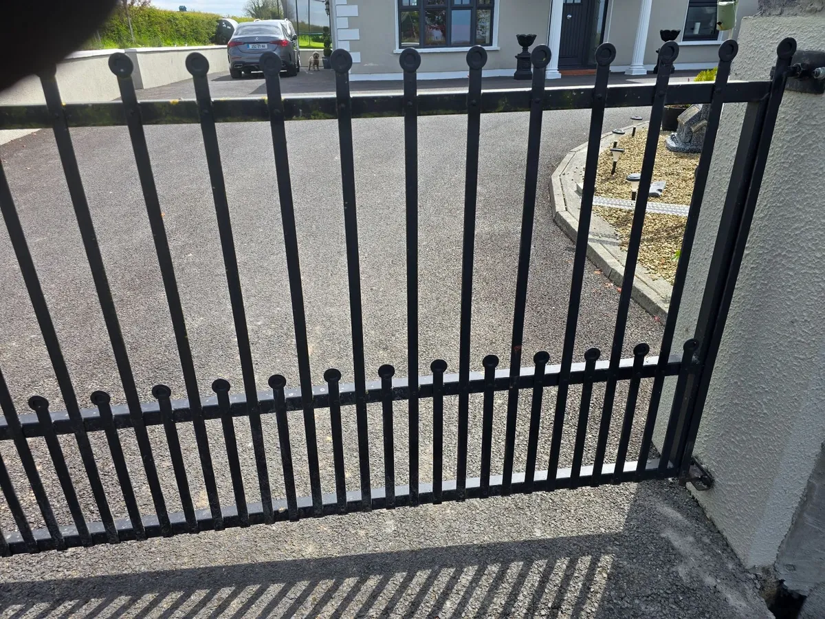 Entrance gates - Image 2