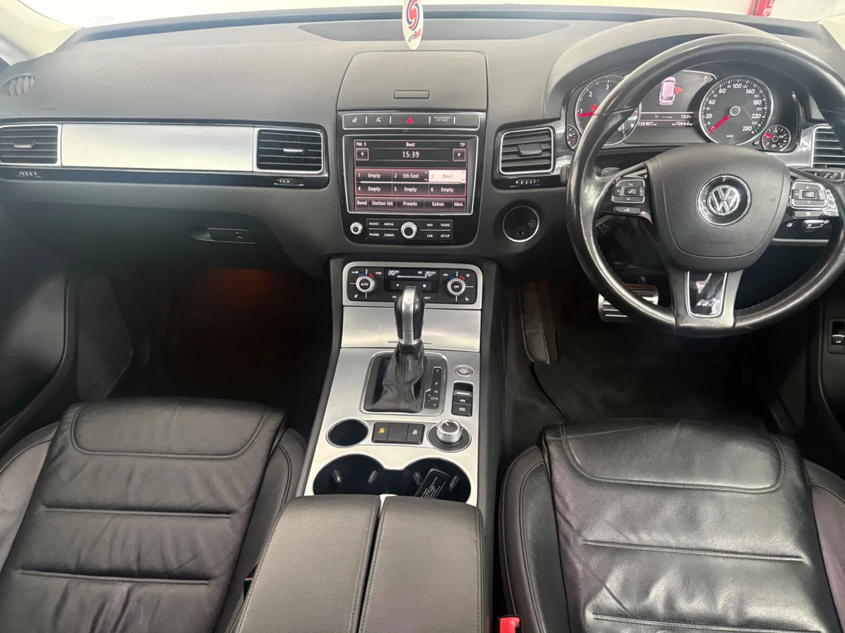 VW Touareg R Line 5 seat Crewcab 3.0D Auto 2018 - Image 3