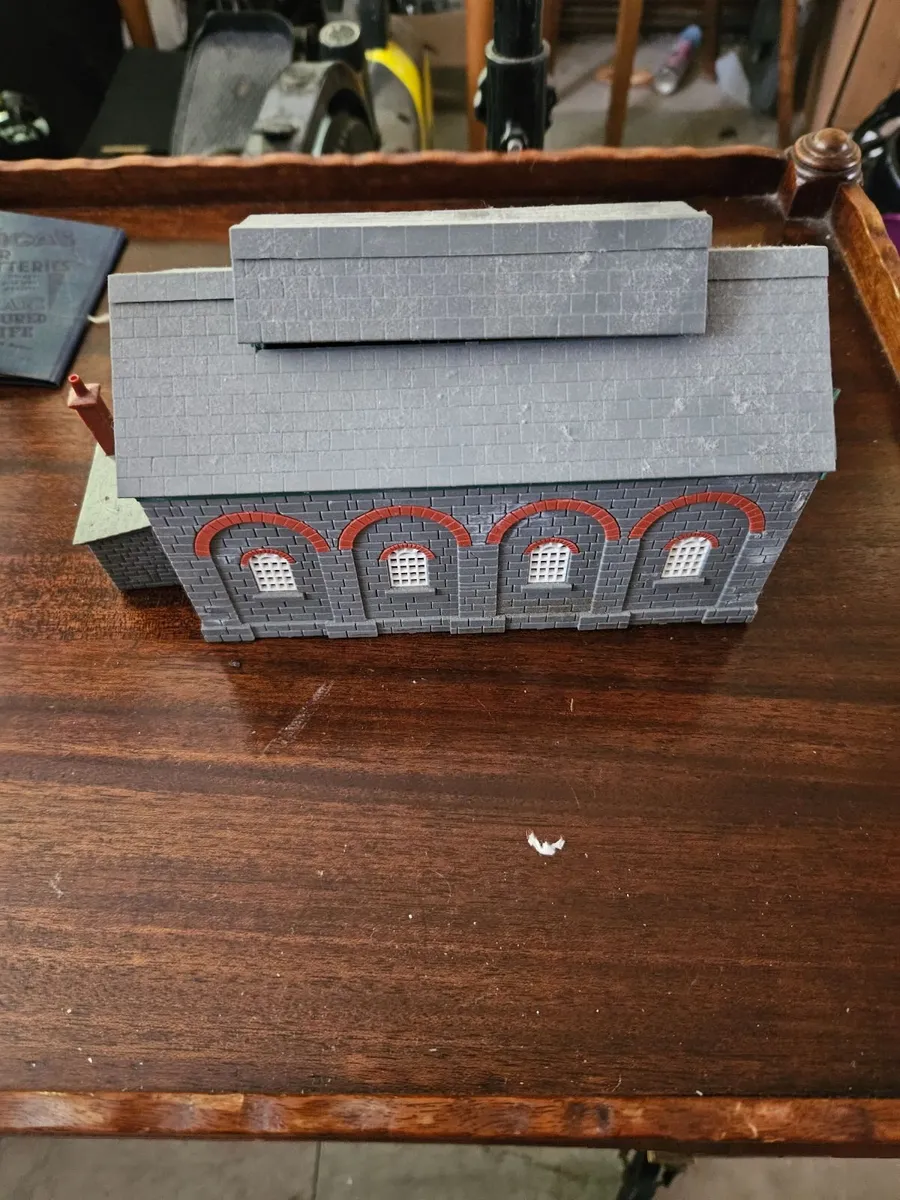 Hornby Dapol OO Gauge Engine Shed - Image 4