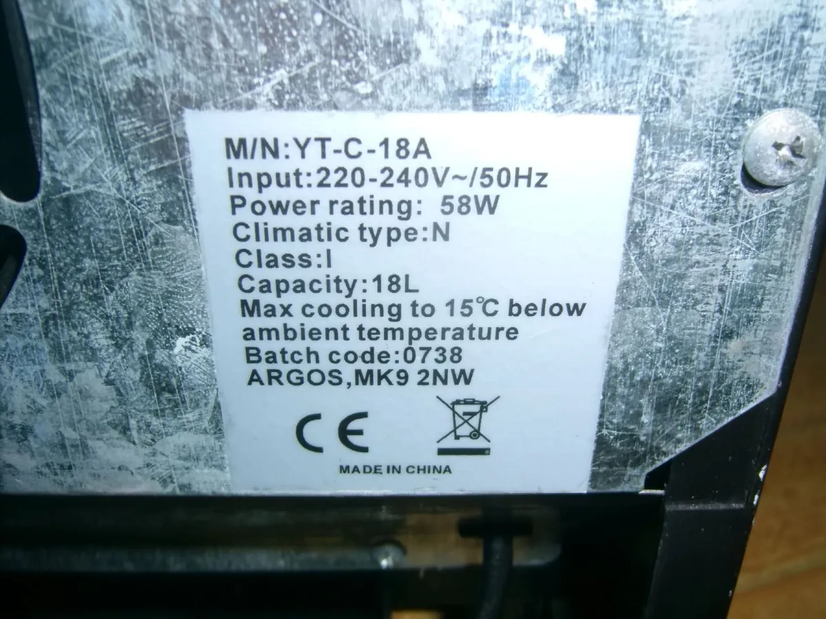 mini drinks fridge - Image 3