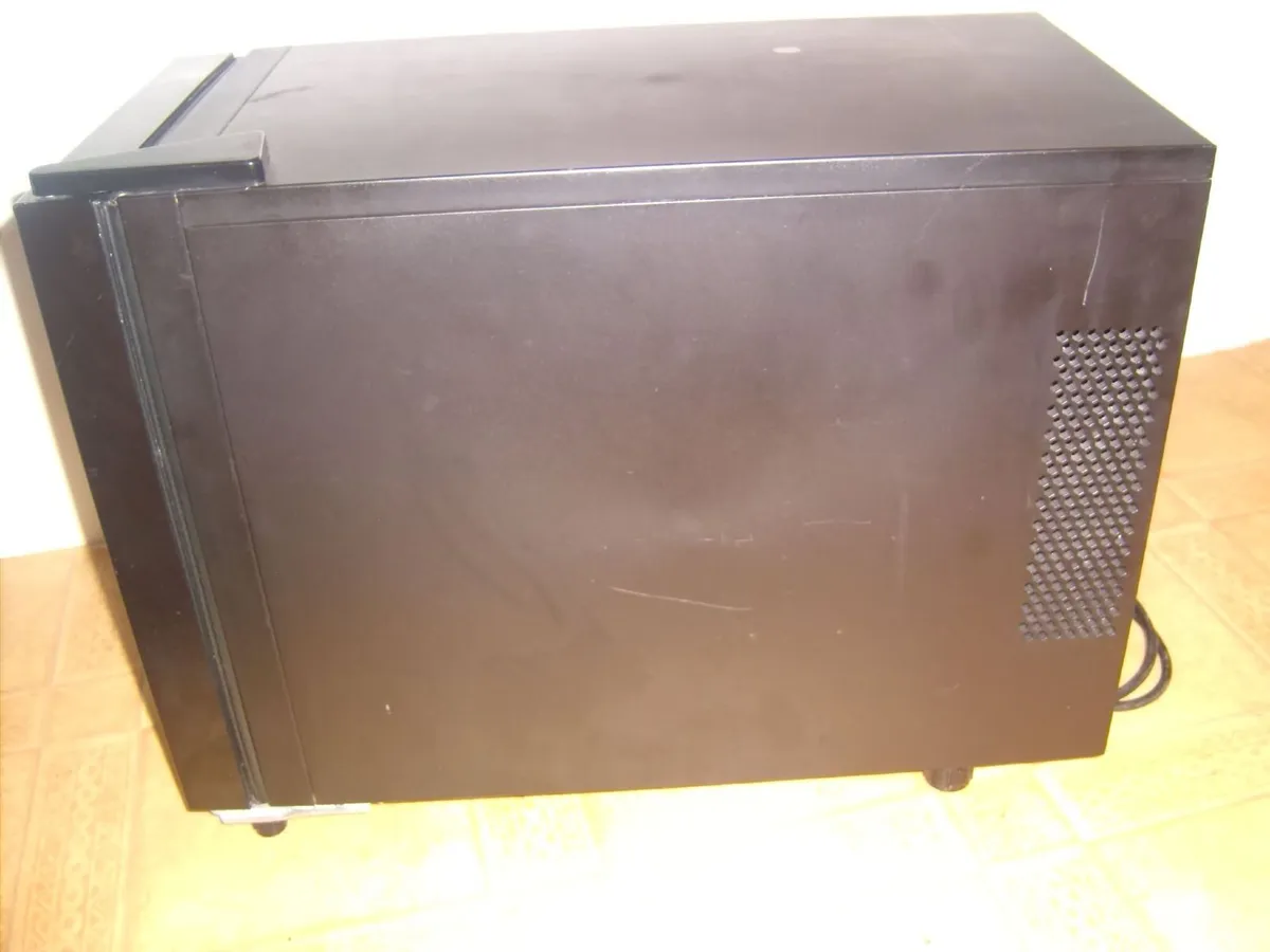 mini drinks fridge - Image 4