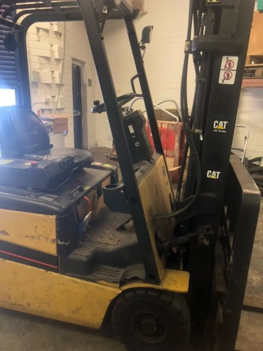 forklift - Image 3