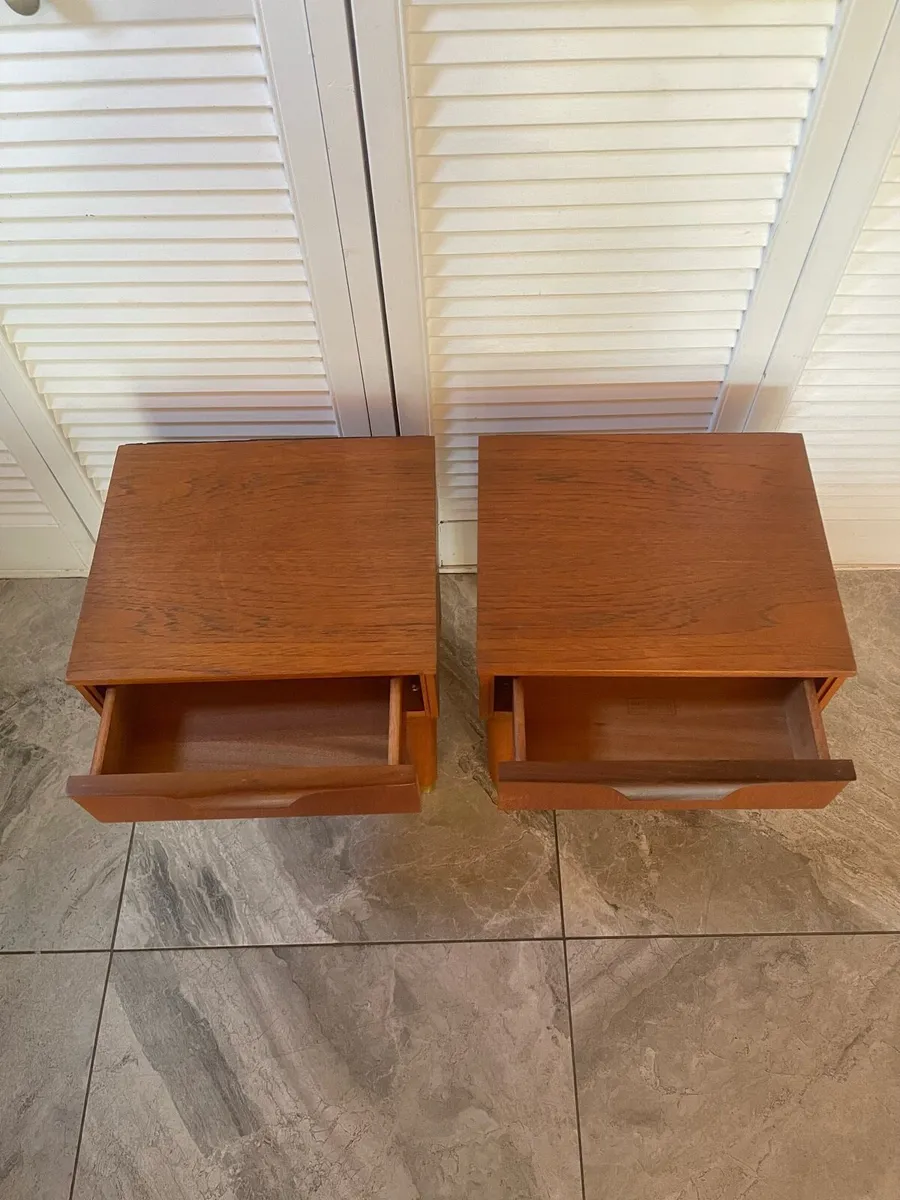 Mid century bedside cabinets - Image 4