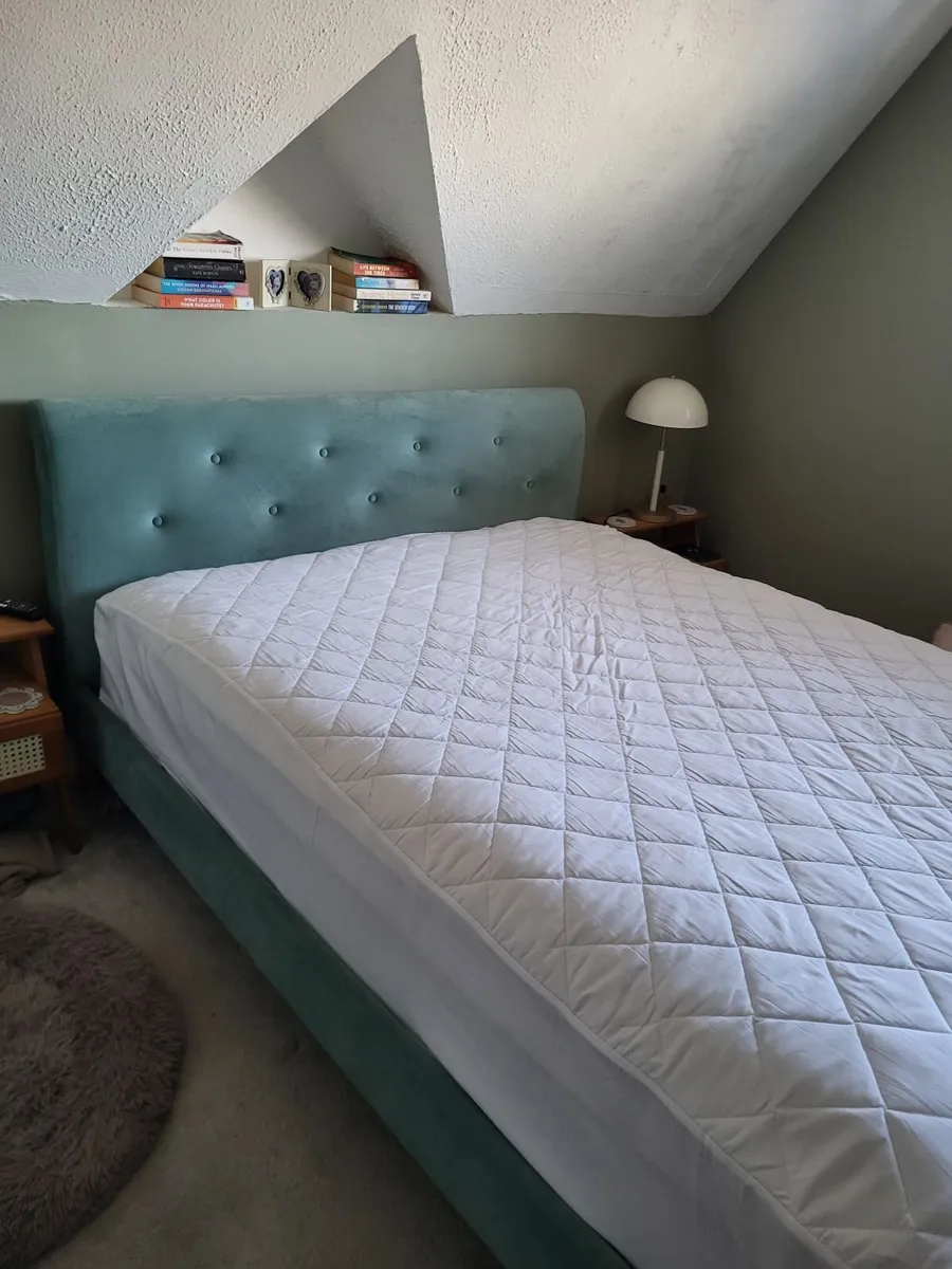 King size bed frame - Image 4