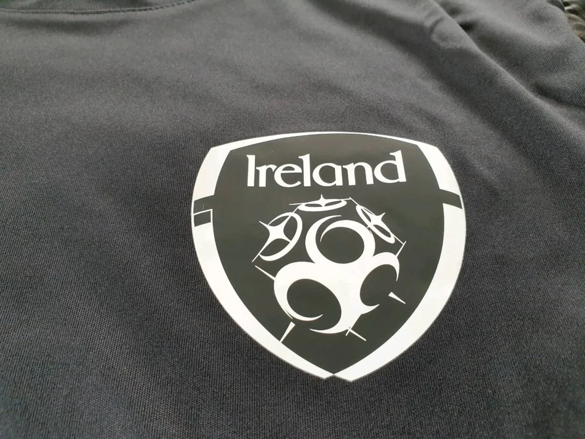 Ireland Football Goalkeeper Jersey 2017 to 2018 - Image 2