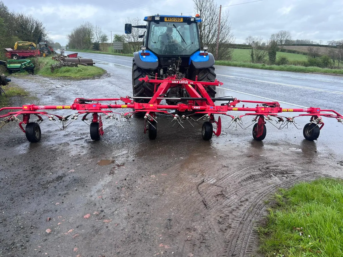 CHOICE OF LELY LOTUS 770 AND 600 TEDDERS - Image 3
