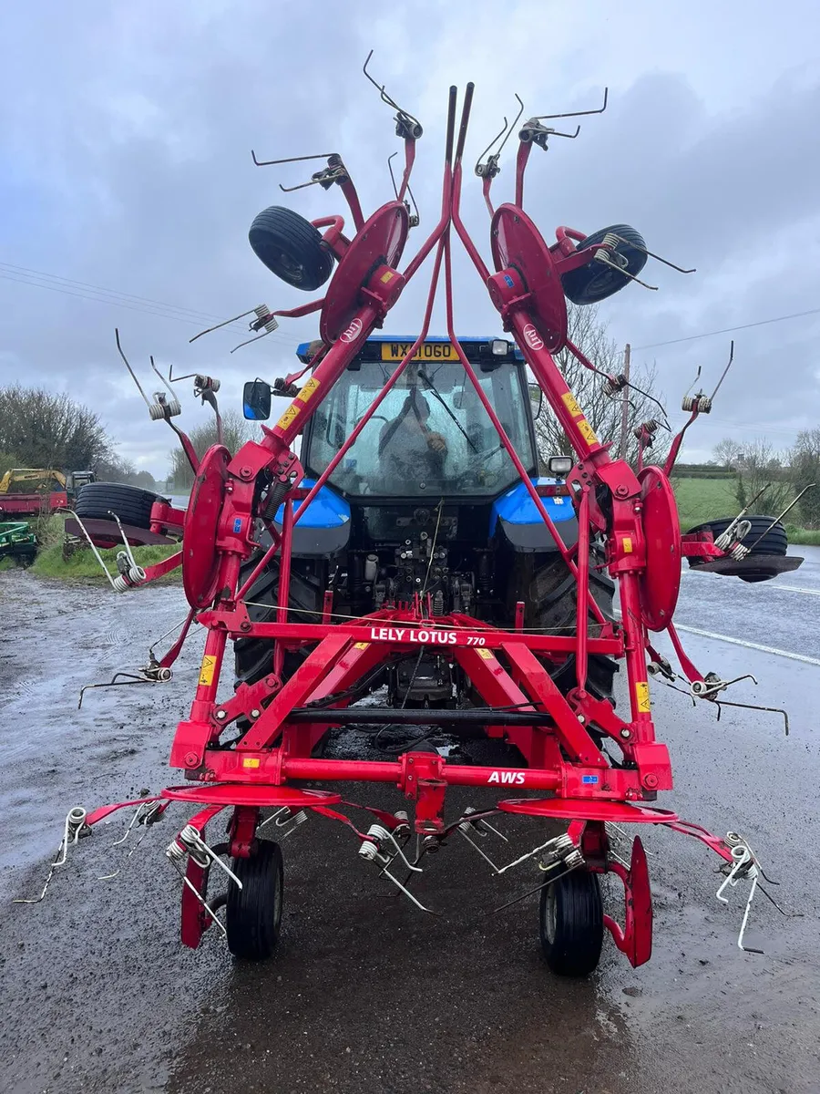 CHOICE OF LELY LOTUS 770 AND 600 TEDDERS - Image 4