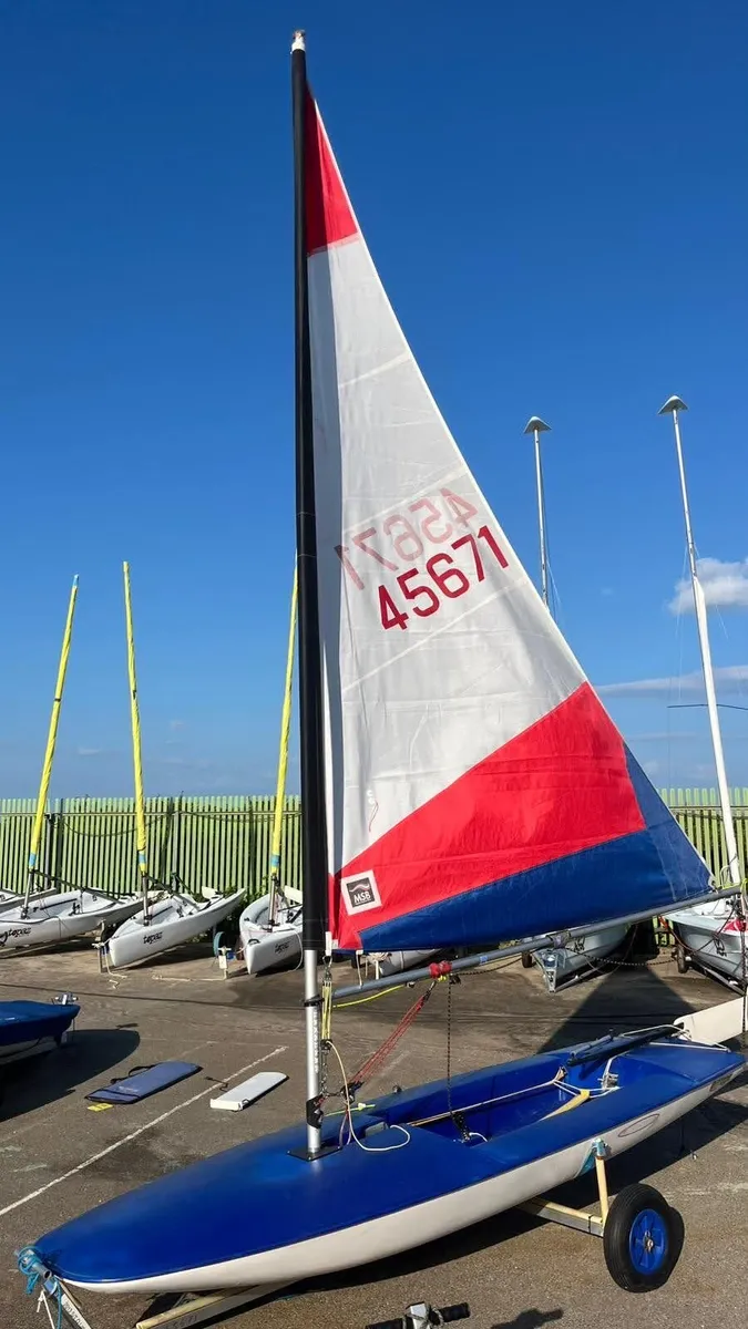 Topper Sailing Dinghy 45671 - Image 1