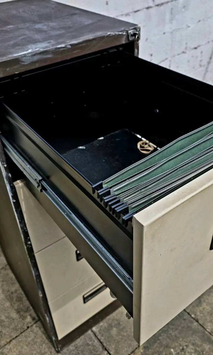 . Filing cabinet - Image 2