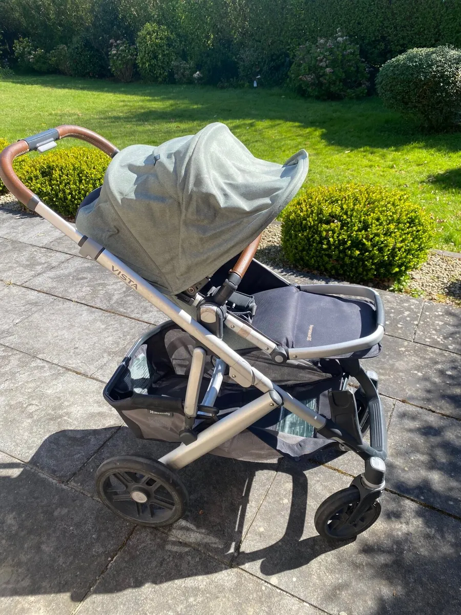 Uppababy v2 buggy and bassinet emmet colour - Image 2
