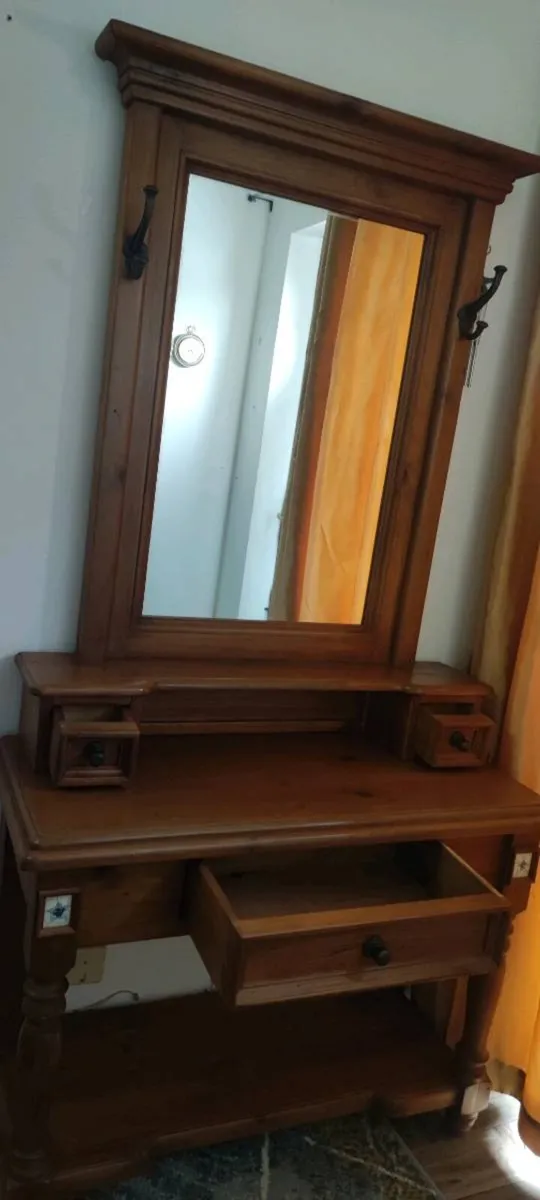Hall dressing table - Image 1