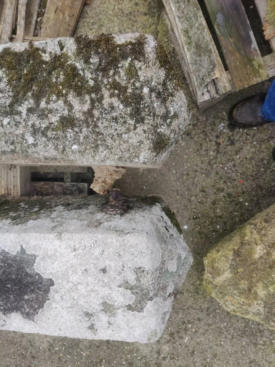 Pair of Granite pillars - Image 2