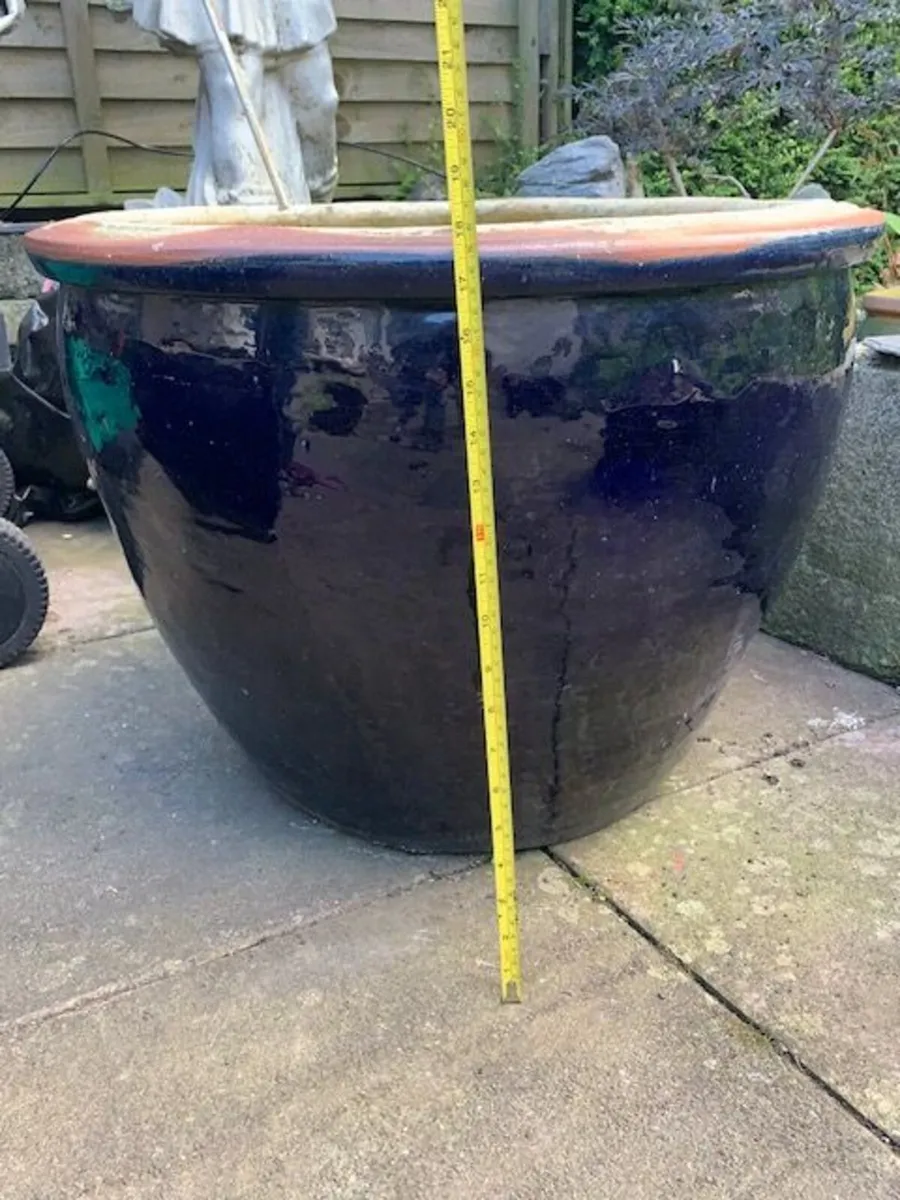 Large ceramic pot - Image 1