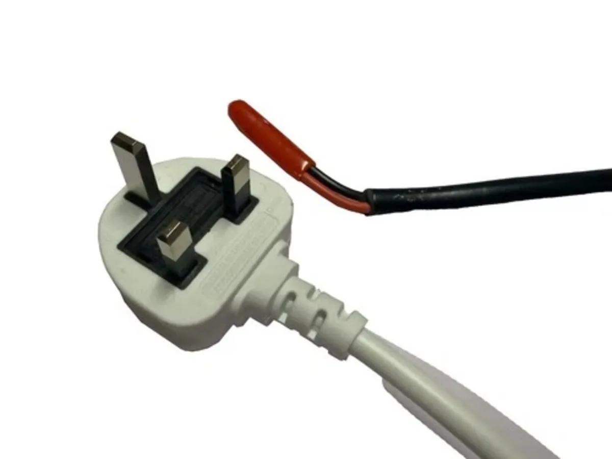 6 Litre 12V / 230V Insulated Water Heater - Image 3