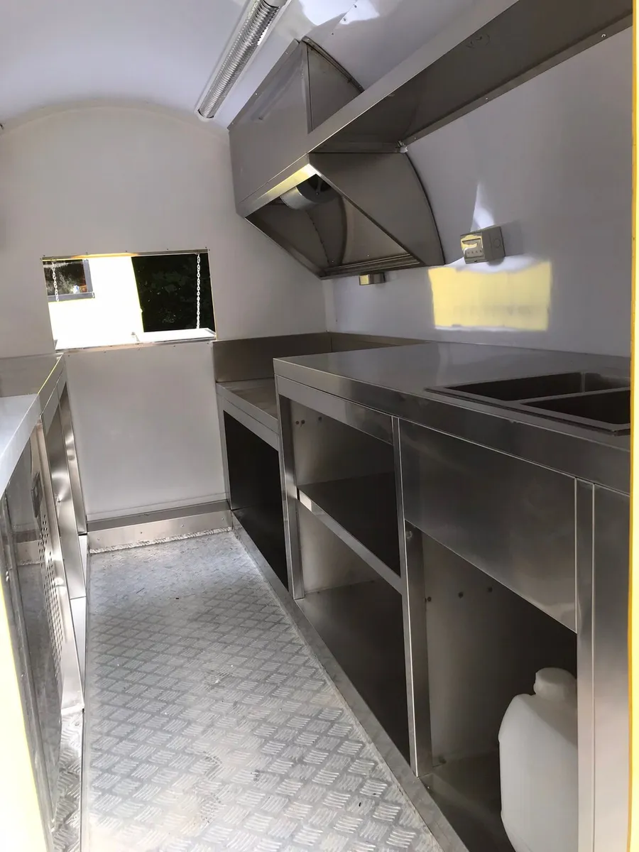 Food Trailer - Image 3