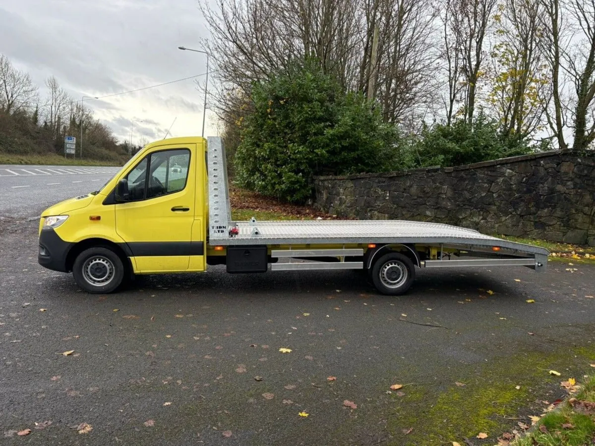 Mercedes-Benz Sprinter 317 Beavertail - Image 1