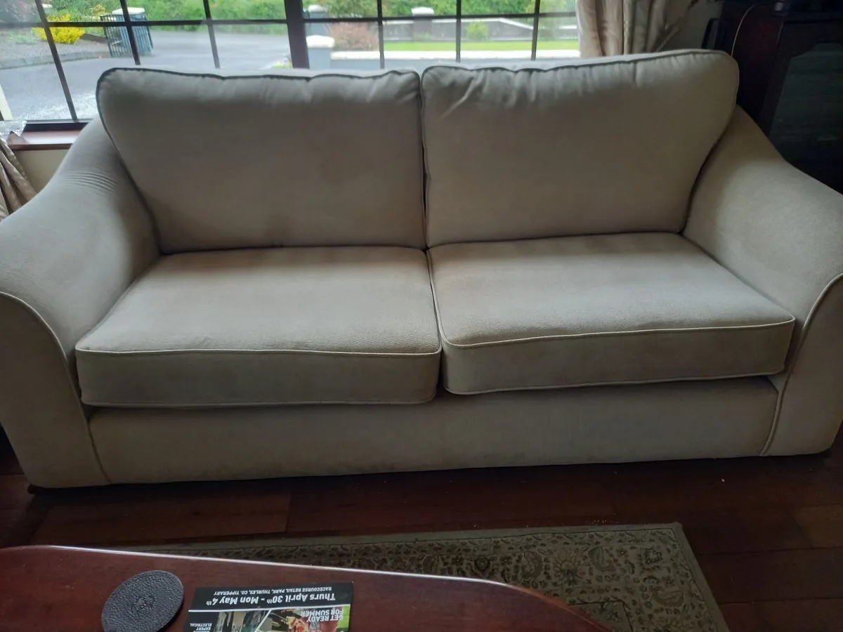 3, 2, 1, sitting room suite - Image 1