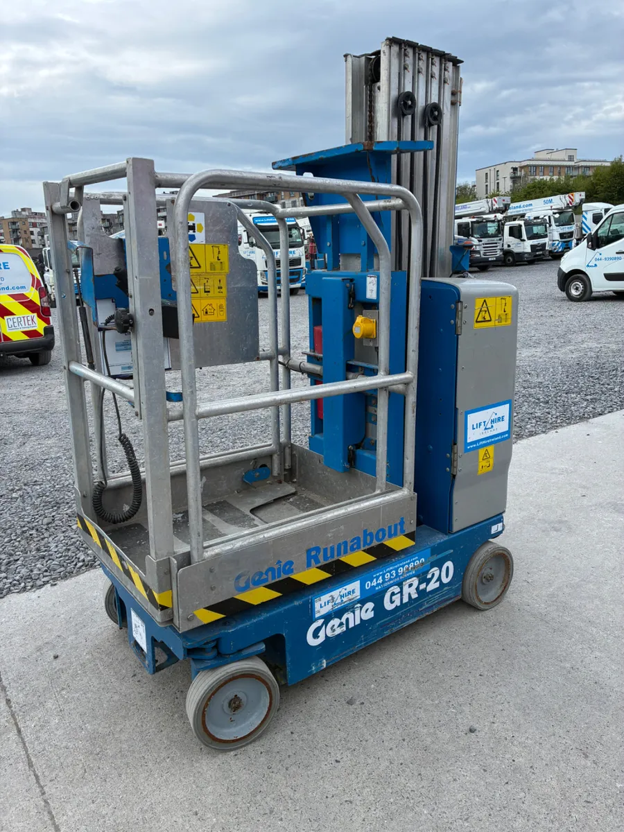 Genie GR 20 Scissor Lift - Image 3