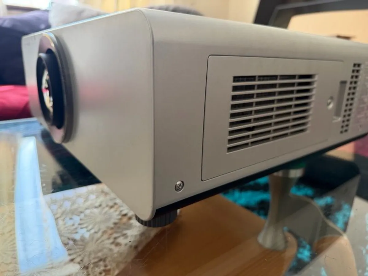 6000 Lumens Professional Projector  Daylight Ready - Image 4