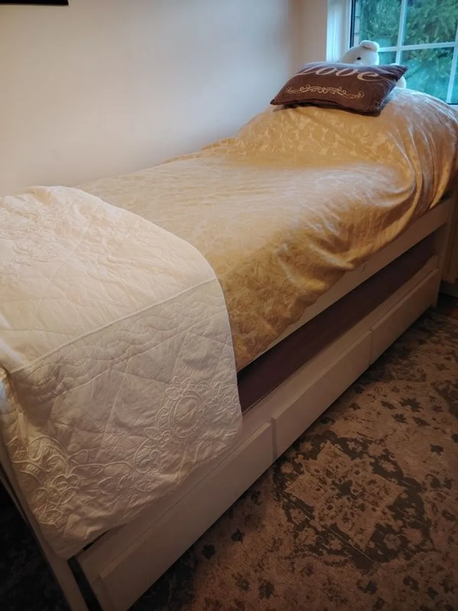 Single bed with trundle bed - Image 1