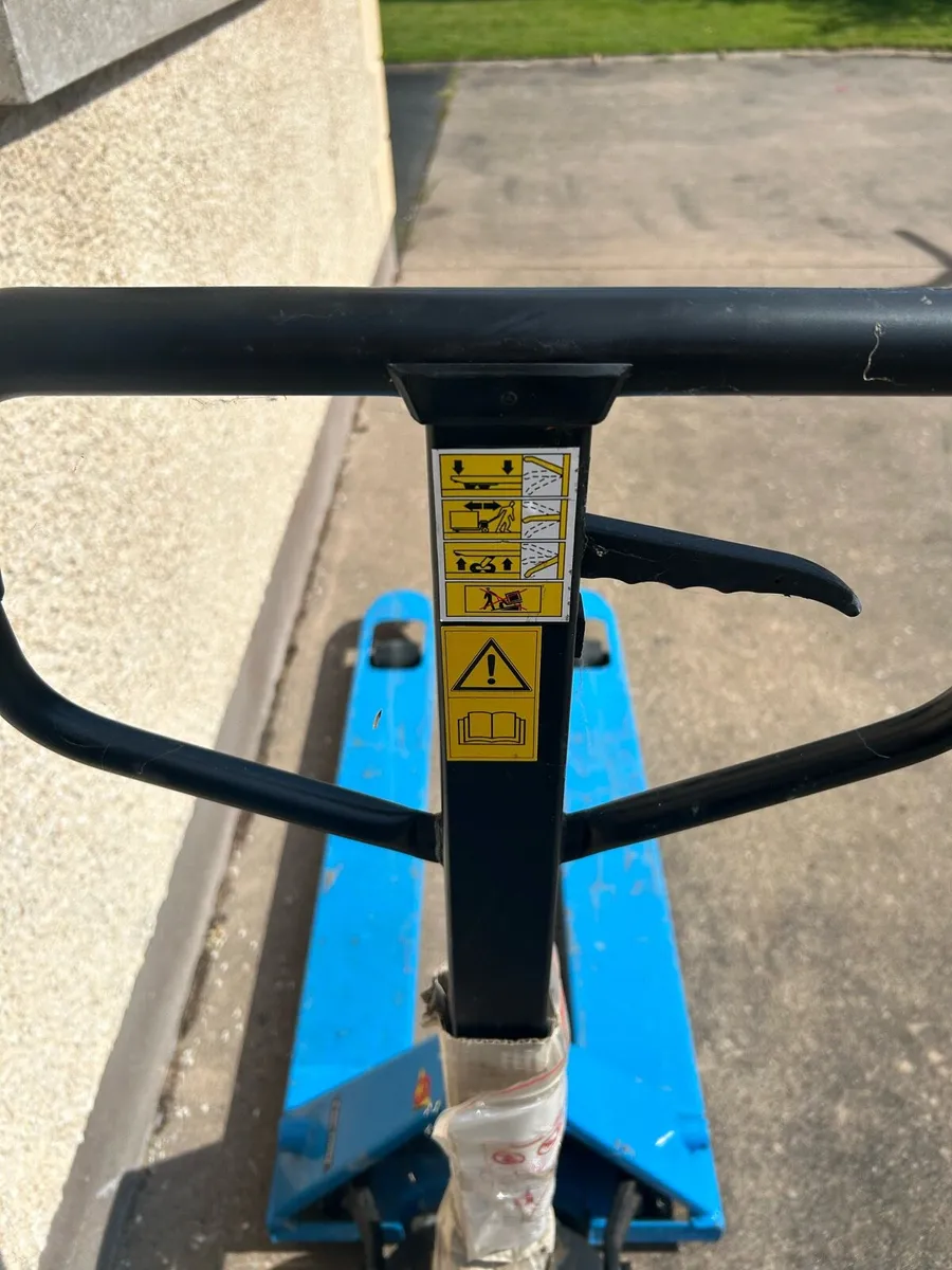 Pallet truck - Image 2