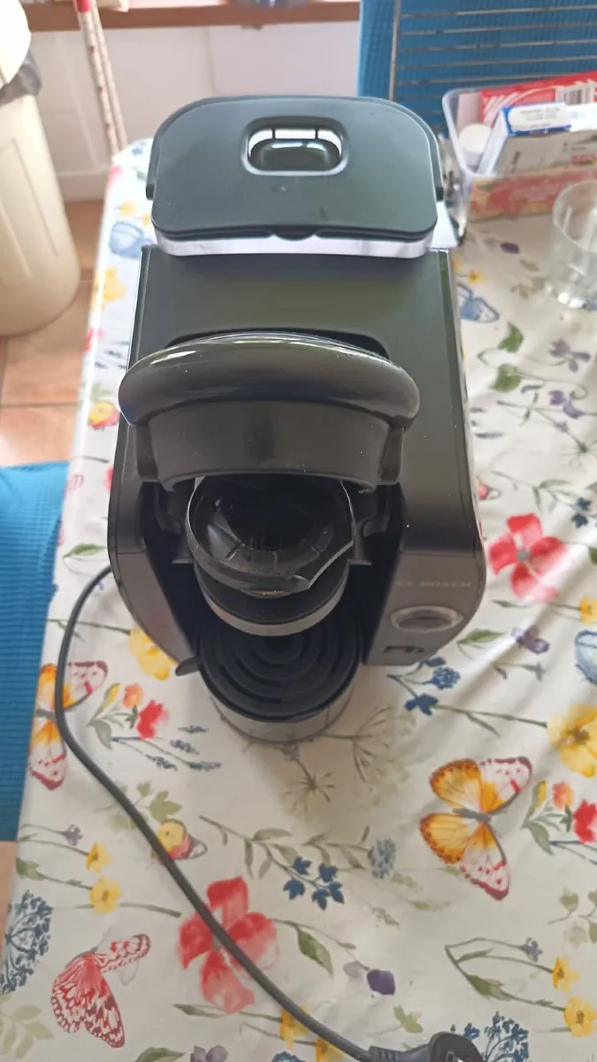 tassimo coffee machine and pod holder - Image 3