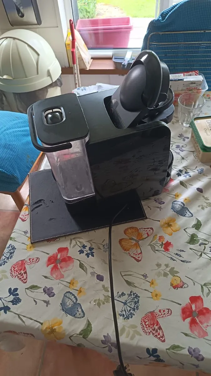 tassimo coffee machine and pod holder - Image 4