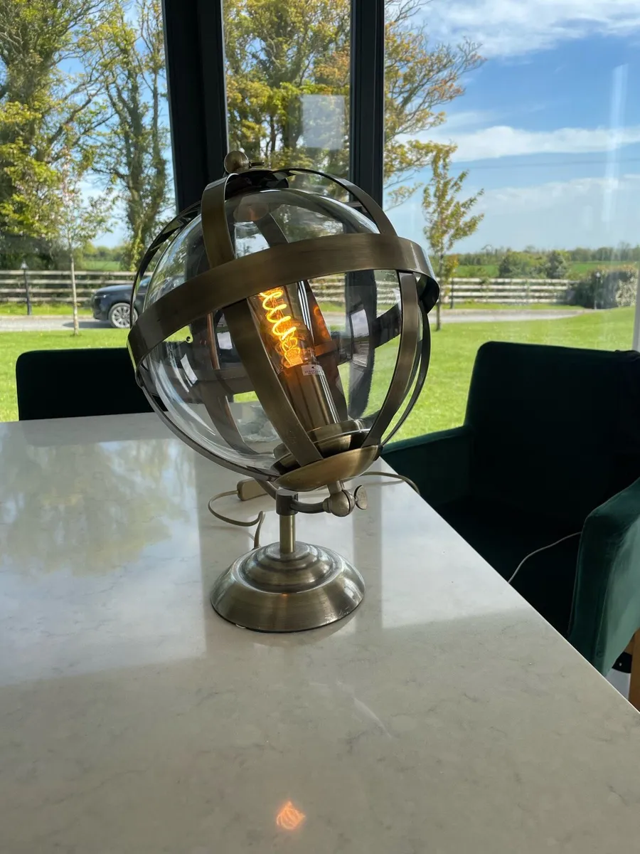 Globe lamp - Image 1
